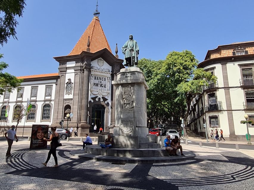 Audio Guide Citywalk Funchal for Cruise Guests - The Self-Guided Audio App: Play Modes and GPS Navigation