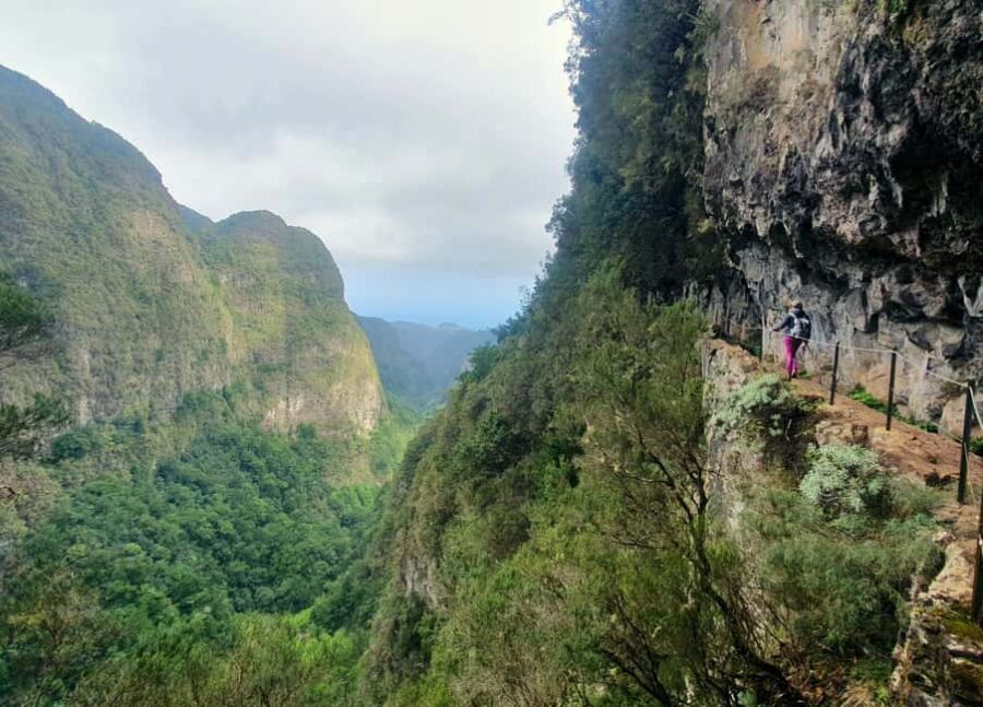 Caldeirão Verde: Queimadas PR9 Transfer and Self-Guided Hike - Tunnels and narrow passages: safety, comfort, and pace tips