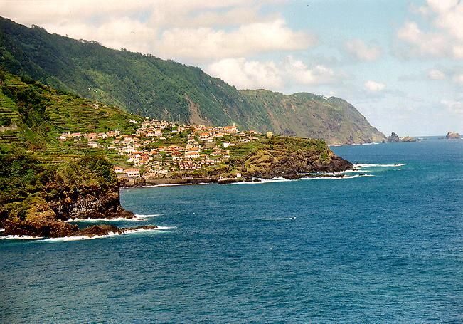 Discover Madeira: Full-Day Tour to Porto Moniz - São Vicente and the North Coast Road: The View Gets Serious