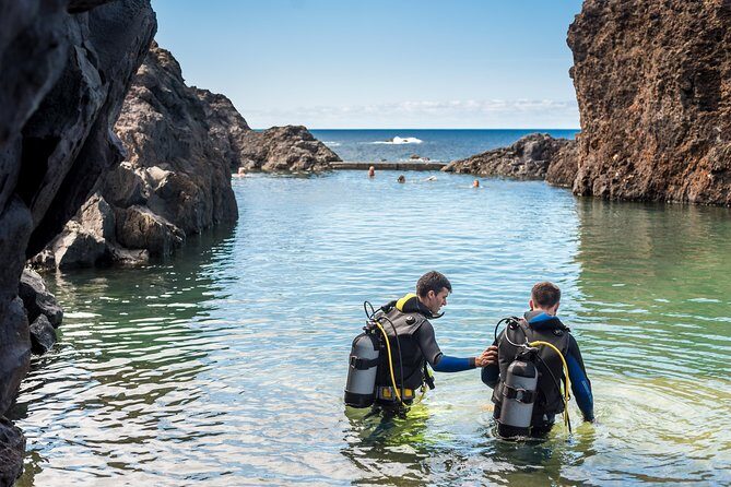 Diving in the Madeira Aquarium - Cachalote natural pools: your confidence builder