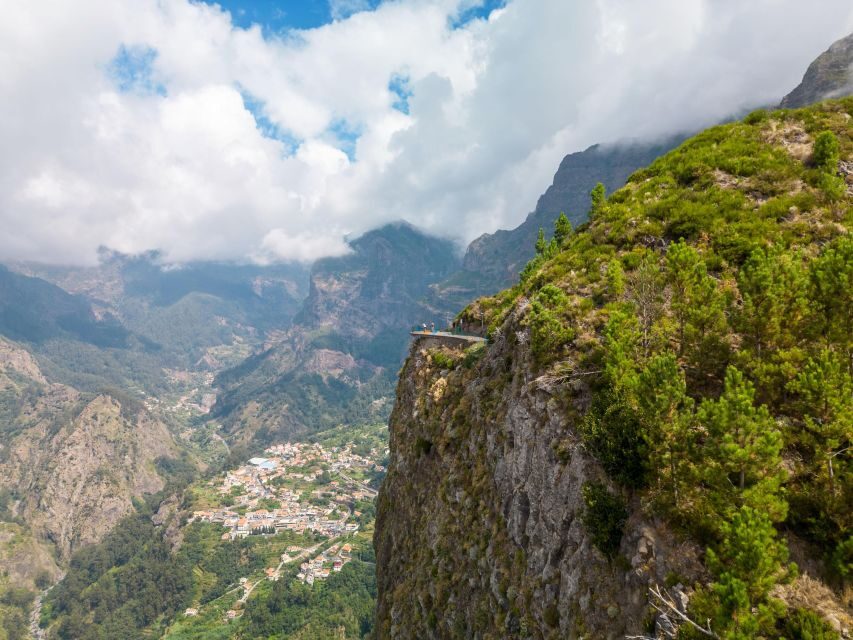 Do Funchal - Nun's Valley Tuk Tuk Tour (2h30) - Eira do Serrado: the viewpoint that frames the valley in seconds