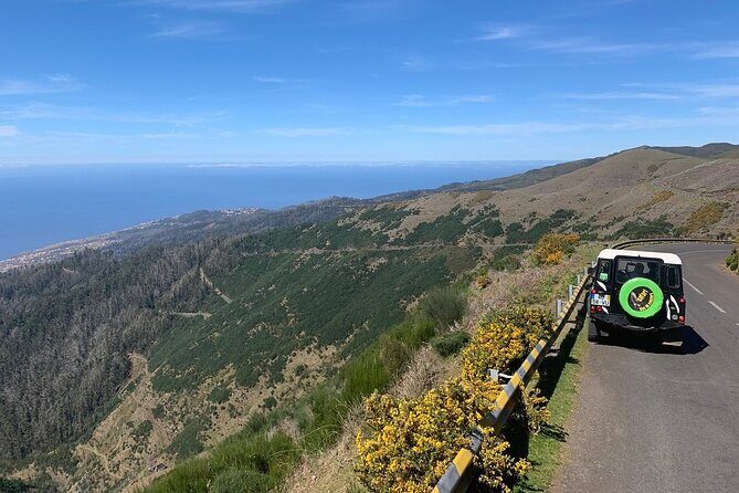 Full-Day Jeep Safari West: Fanal, Porto Moniz, Seixal, Cabo Girão - Câmara de Lobos Bay: Colorful Boats and Churchill-Style Charm