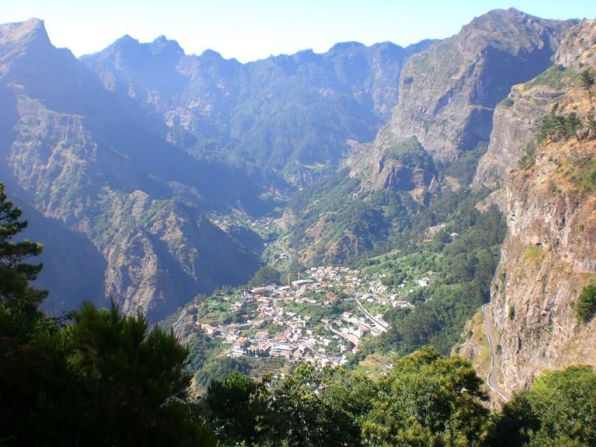 Funchal: Eira do Serrado Nun´s Valley viewpoint tuk tuk Tour - The two viewpoint previews before the main stop