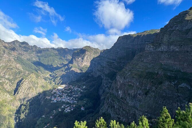 Funchal highlights 5h Private Tour in Madeira - Miradouro Pico dos Barcelos: A Short Orientation Stop Over Funchal’s Bay