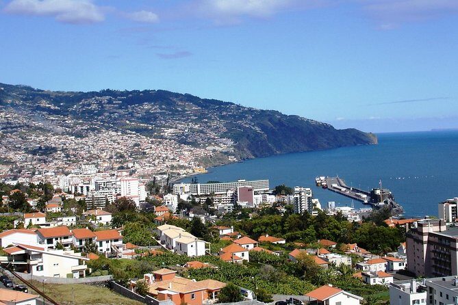 Funchal Hop-On Hop-Off Tour 3 in 1 - Câmara de Lobos promenade: the stop that makes the 3-in-1 feel worth it