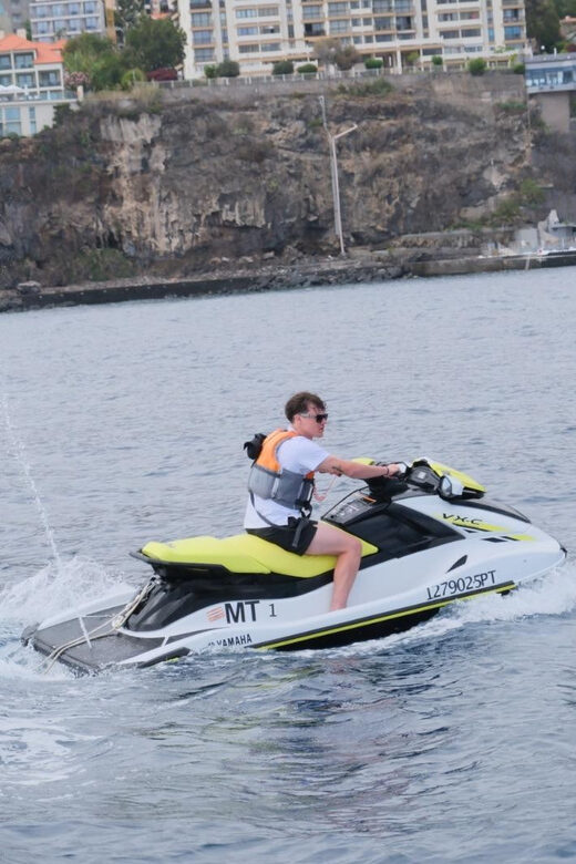 Funchal: Jet Ski Circuit - Getting on the jet ski without a license: how the guidance works