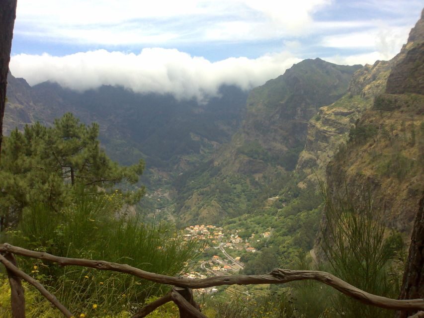 Funchal: Nuns Valley Half Day Tour - The drive to Pico dos Barcelos: why the first viewpoint matters