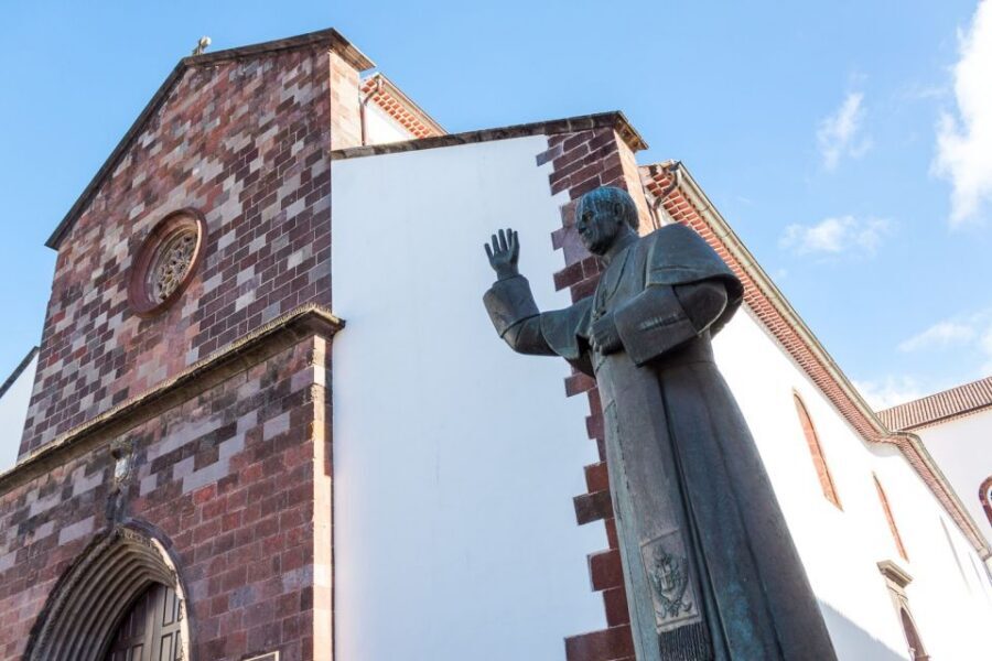 Funchal: Old Town Walking Tour - Colombo Square and the sugar-cane connection to the Americas