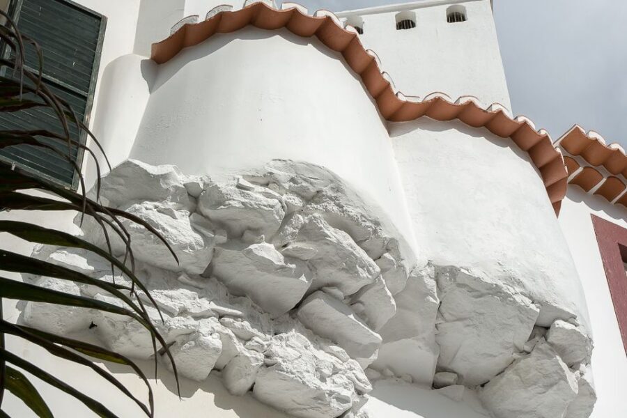 Funchal: Old Town Walking Tour - Municipal Garden wine lodge stop: a quick palate reset