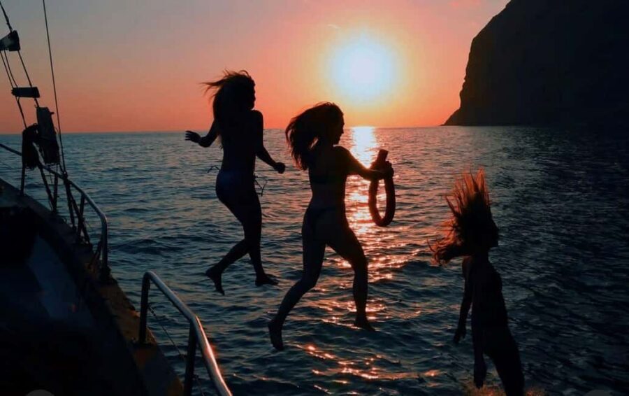 Funchal: Sunset Tour on Traditional Madeiran Boat w/ Drinks - Finding the boat at Rota dos Cetaceos Store (without losing an hour)