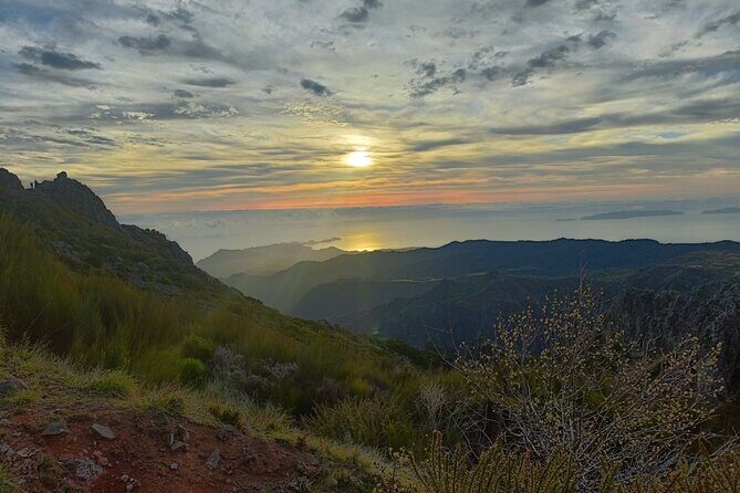 Half day Tour From 0 To 1818 Meters To Pico Do Arieiro Sunrise - Pico do Arieiro Viewpoint: Where the Morning Colors Take Over