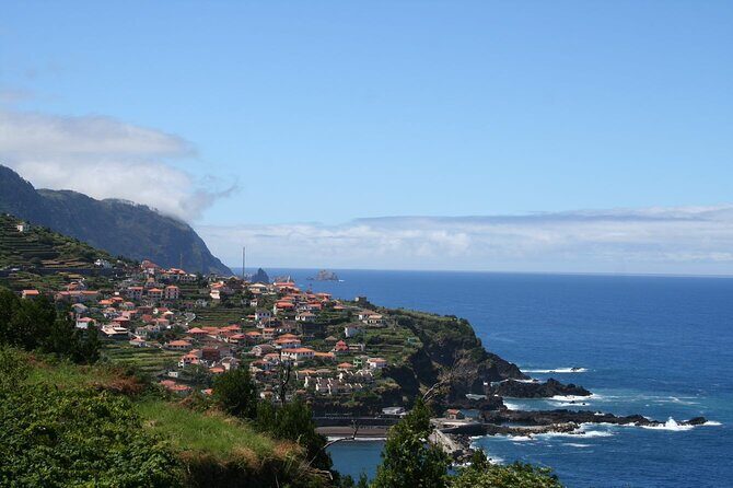 Hop-on Hop-off Bus Tour and Catamaran Whale & Dolphin Watching - Paços, Casino, and bay views: landmarks that work even if you skip them