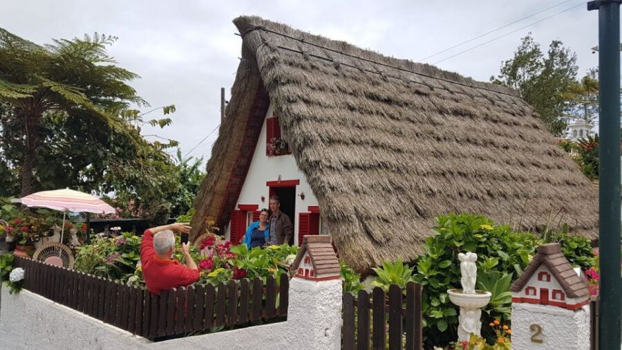 Jeep Tour Santana to East-Side - Santana village and straw houses: postcard shape, real village life