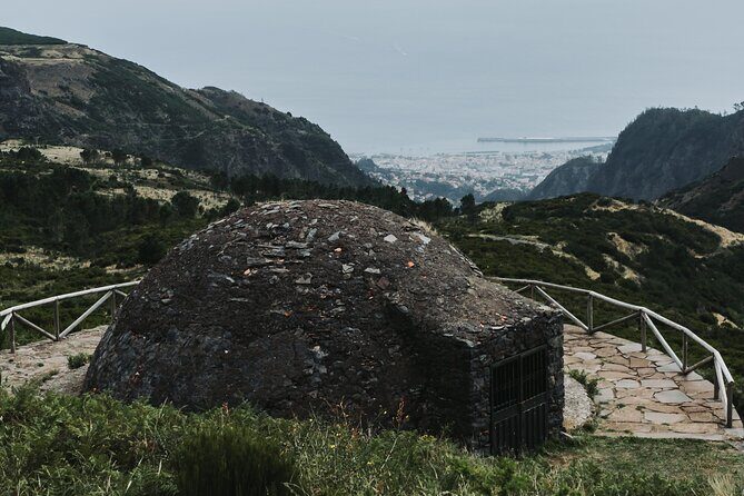 Jeep Tour to East ( Pico Arieiro, Santana, Faial, Caniçal) - Ponta de São Lourenço: Short Walk, Photos, and Souvenirs