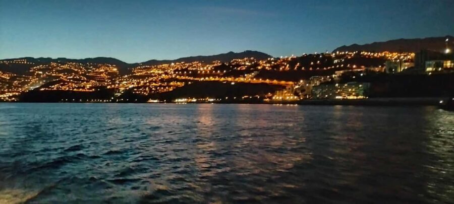 Madeeira: Sunset dinner cruise - Drinks, Relaxing On Board, and the Night Views of Funchal