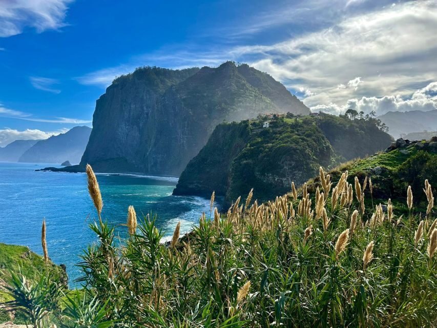 Madeira : East Tour - Santana North Side - Porto da Cruz: sea town stop plus sugar cane rum factory