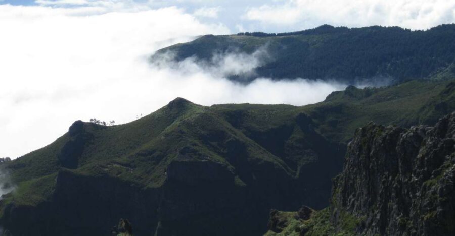 Madeira: Full-Day Pico Ruivo / Achada do Teixeira Walk - From Pickup in Madeira to Picarouto Trailhead