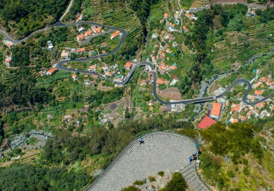 Madeira : Nun's Valleys and Pico Areeiro 4X4 Tour - Pico dos Barcelos: A First Big View Before the Higher Climb