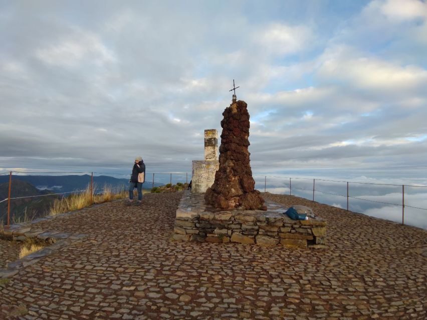 Madeira: Pico Ruivo Guided Sunrise Hike with Hotel Pickup - Walking in the dark: stargazing, head torches, and your first uphill stretch
