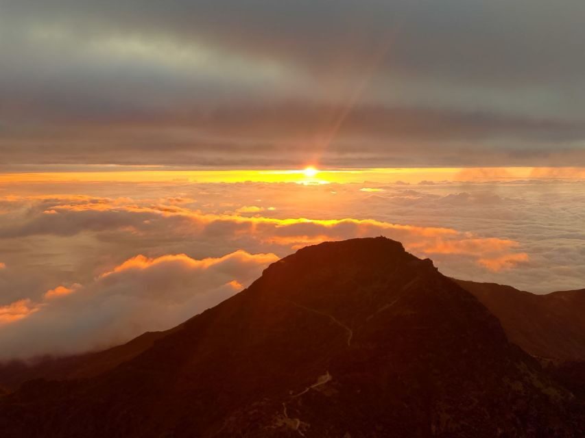Madeira: Pico Ruivo Guided Sunrise Hike with Hotel Pickup - The climb to Pico Ruivo’s highest point: what the 2.5 km really feels like