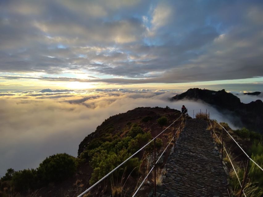 Madeira: Pico Ruivo Guided Sunrise Hike with Hotel Pickup - Guide Carlos and why small-group matters on Ruivo