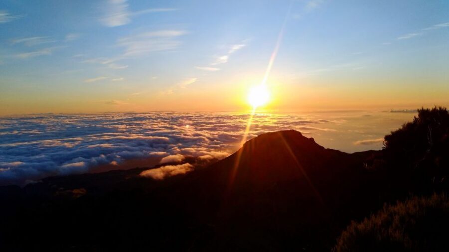 Madeira: Pico Ruivo Guided Sunrise Hike with Hotel Pickup - Pickup and the drive to Achada do Teixeira (about an hour)