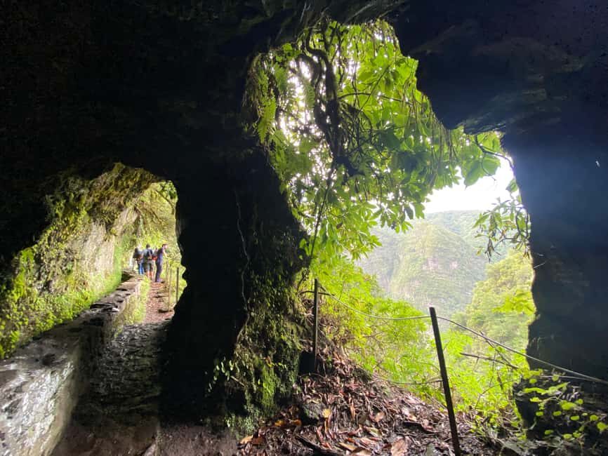 Madeira: PR 9 - Levada do Caldeirão Verde Hike Transfer - Your main walk on PR9: levadas, tunnels, and narrow sections