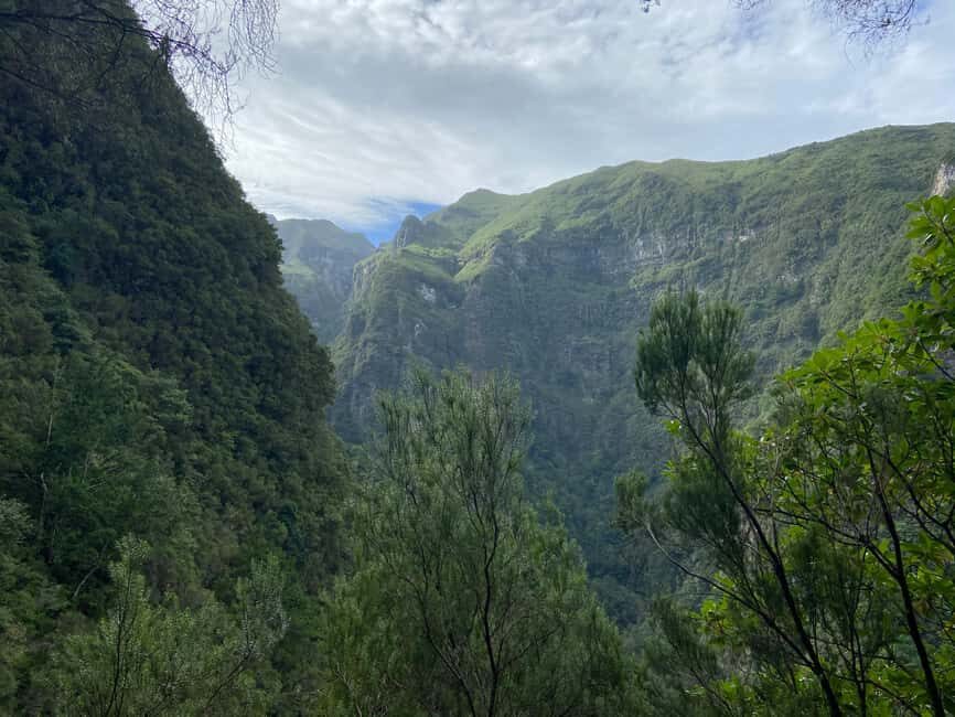 Madeira: PR 9 - Levada do Caldeirão Verde Hike Transfer - What to bring for PR9 tunnels and wet rock (the stuff that matters)