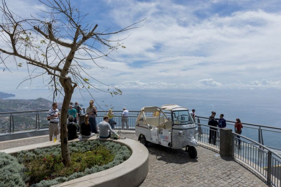 Madeira: Private Guided Cabo Girão Tour - Funchal pickup and the west-coast drive: where the guide earns their keep