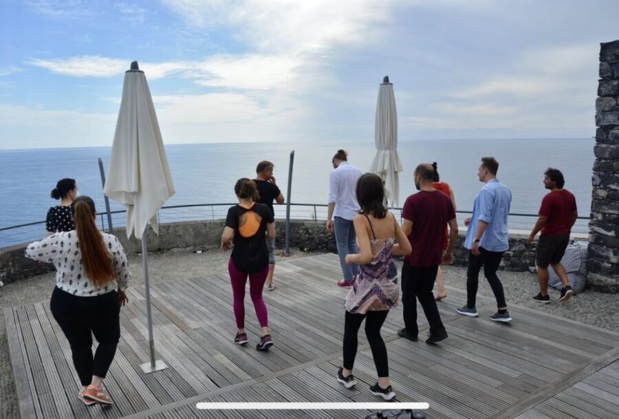 Madeira: Salsa and Bachata dance and discovery experience - Where it happens: open air near the Lido and a sunset setting