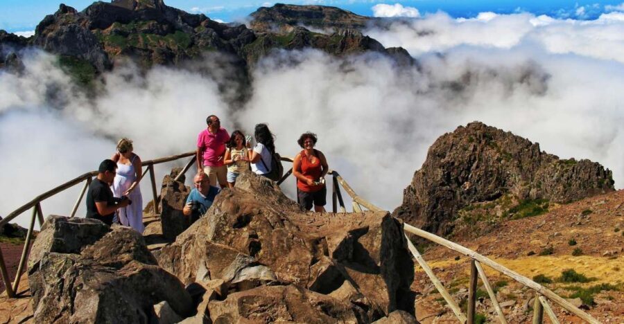 Madeira : Santana & Peaks full day tour by Open 4x4 - From Funchal to Machico: Crossing Madeira’s North–South Line