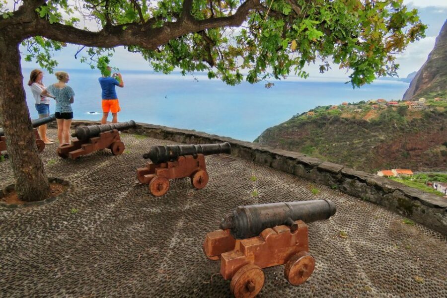 Madeira : Santana & Peaks full day tour by Open 4x4 - Eagles Rock and Portela Views: The First Big Scenery Hit