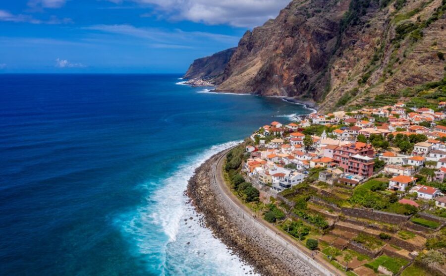 Madeira : Southwest coast, Run & Anjo´s Waterfall 4x4 Tour - Village walks: Calheta, Madalena do Mar, Prazeres, and the coast towns