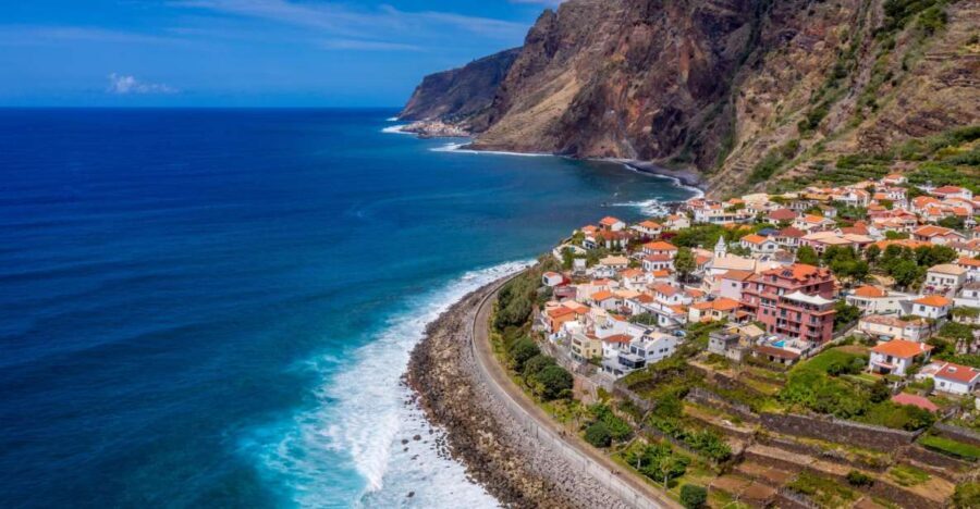 Madeira : Southwest coast, Run & Anjo´s Waterfall 4x4 Tour - Open-top 4x4 jeep time: off-road fun and comfort tips