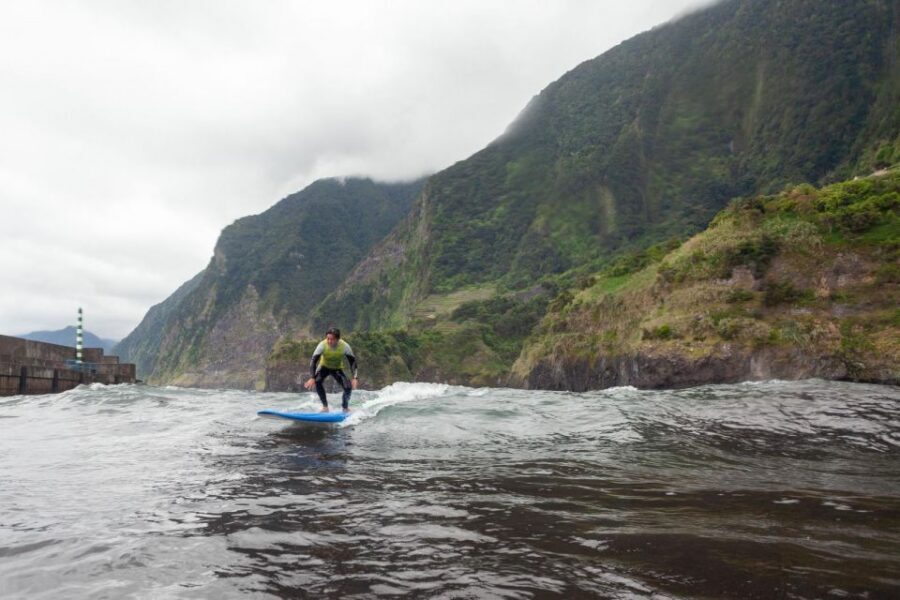 Madeira : Surfing Experience for all - Why the instructors focus on “stand up” progress