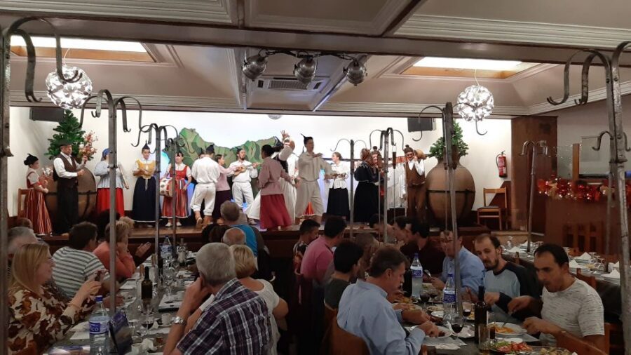 Madeira: Traditional Madeiran Dinner & Show - Unlimited Wine, Beer, and Soda: The Drinks Setup Explained