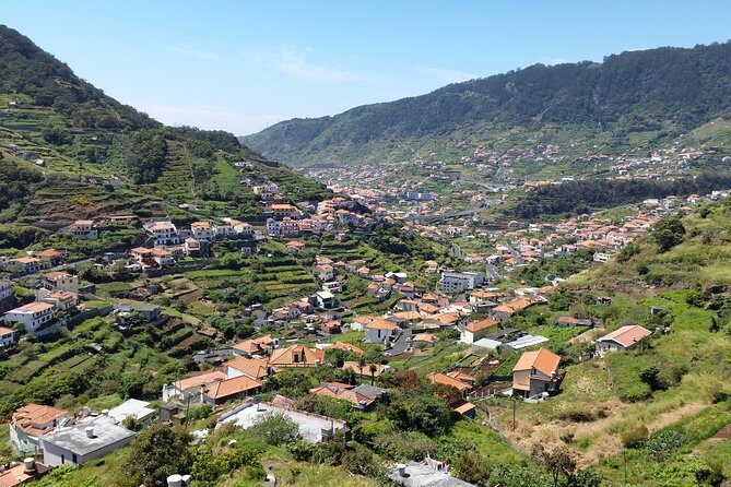 Maroços - Mimosa Valley - Machico valley views: easy walking with a strong payoff