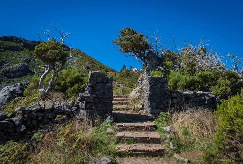 Pico Areeiro to Pico Ruivo Madeira Island Walk - Pico do Areeiro start: where the day clicks into gear
