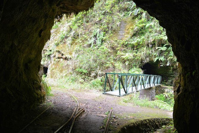 Pico Arieiro To Pico Ruivo / Highest Peak Challenge - Getting to the Trail: Pickup Timing and Funchal Boundaries