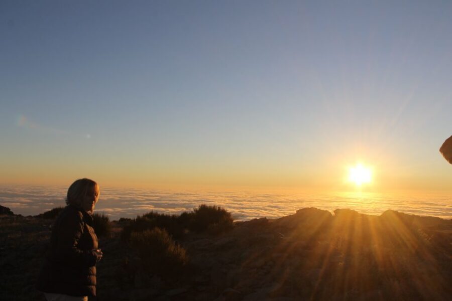 Pico do Arieiro: Private 4x4 Sunrise Trip with Hot Drinks - Should you book this Pico do Arieiro sunrise in a private 4x4?