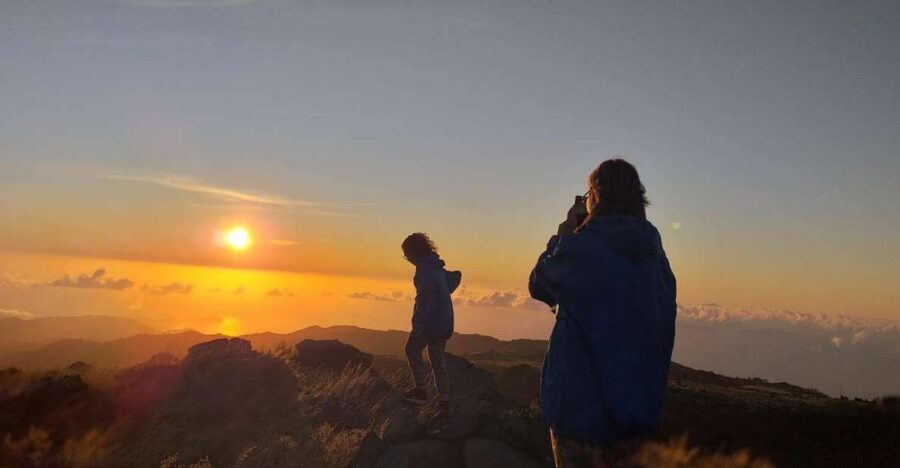 Pico do Arieiro: Private 4x4 Sunrise Trip with Hot Drinks - The climb to Pico do Arieiro: photo stops and scenic pull-offs
