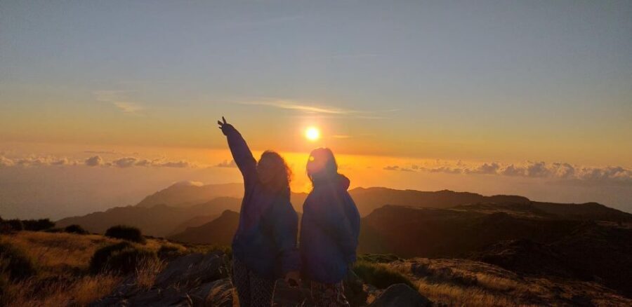 Pico do Arieiro: Private 4x4 Sunrise Trip with Hot Drinks - Who should book this sunrise trip (and who shouldn’t)