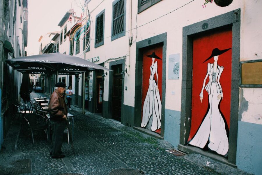 Private Tour:Historical Old Town 1-Hour Tour by Tuk Tuk - São Pedro and the Cathedral Area: Getting the Layout Fast