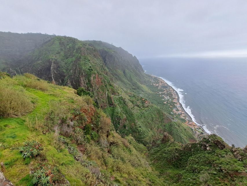South Madeira: breathtaking coastal trip incl. Porto Moniz. - Cabo chapel green meadow walk: a calmer moment before Porto Moniz