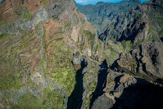 Stairway to Heaven: Pico do Areeiro in Madeira Island - Pico do Areeiro (1818 m): the altitude moment and the photo break
