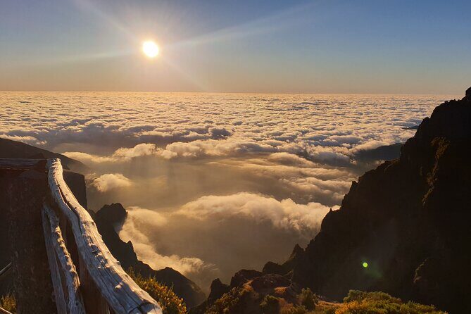 Sunrise in Areeiro Peak - Meet Hugo and why a max-7 group matters