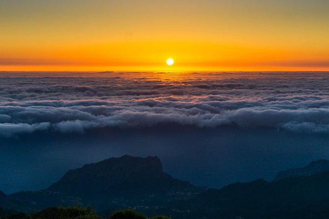 Sunrise Tour @ Pico Do Areiro | Half Day 4x4 Tour - Stop 2 at Pico do Arieiro: The Sunrise Above the Clouds