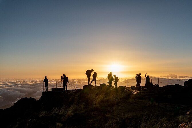Sunrise Transfer To Pico Do Arieiro, Hike To Pico Ruivo & Return From Teixeira - Getting there: small-bus pickups in Funchal and Caniço