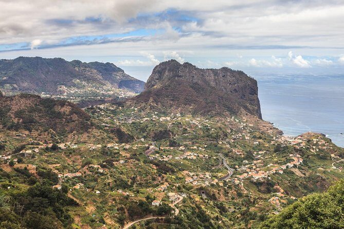 The East Tour-Pico do Areeiro,Santana & Pico do Facho Small Group - Pico do Facho: the best viewpoint on this route’s mid-to-late stretch