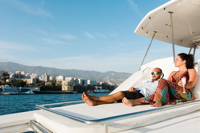 VipDolphins Luxury Whale Watching - Where You Meet: Praça do Povo and Getting Oriented Fast
